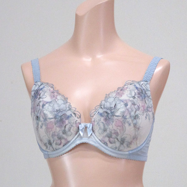 巨乳ブラジャー