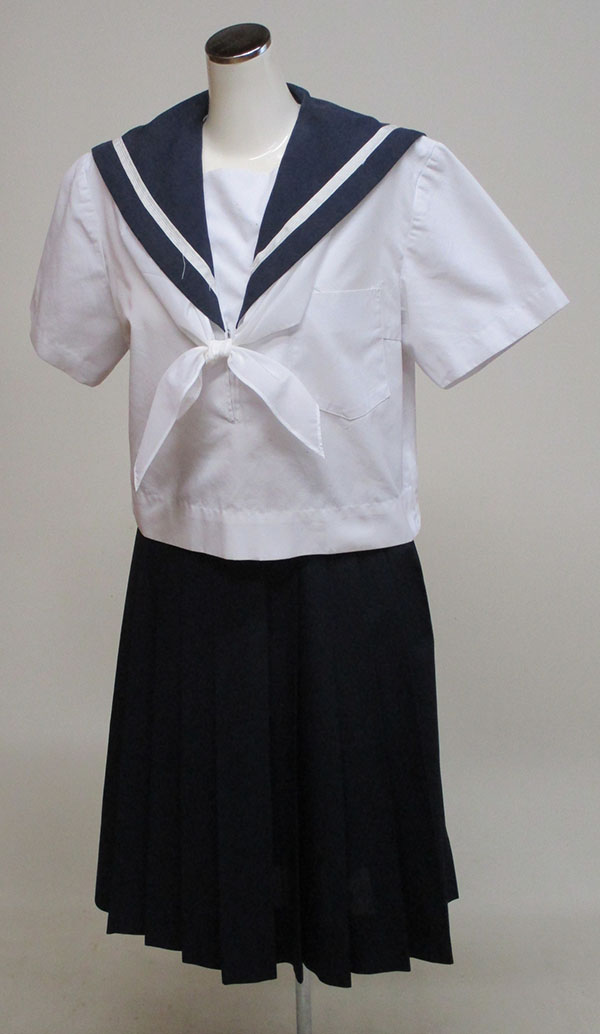 夏セーラー（半）＋スカート（スカーフ付）
