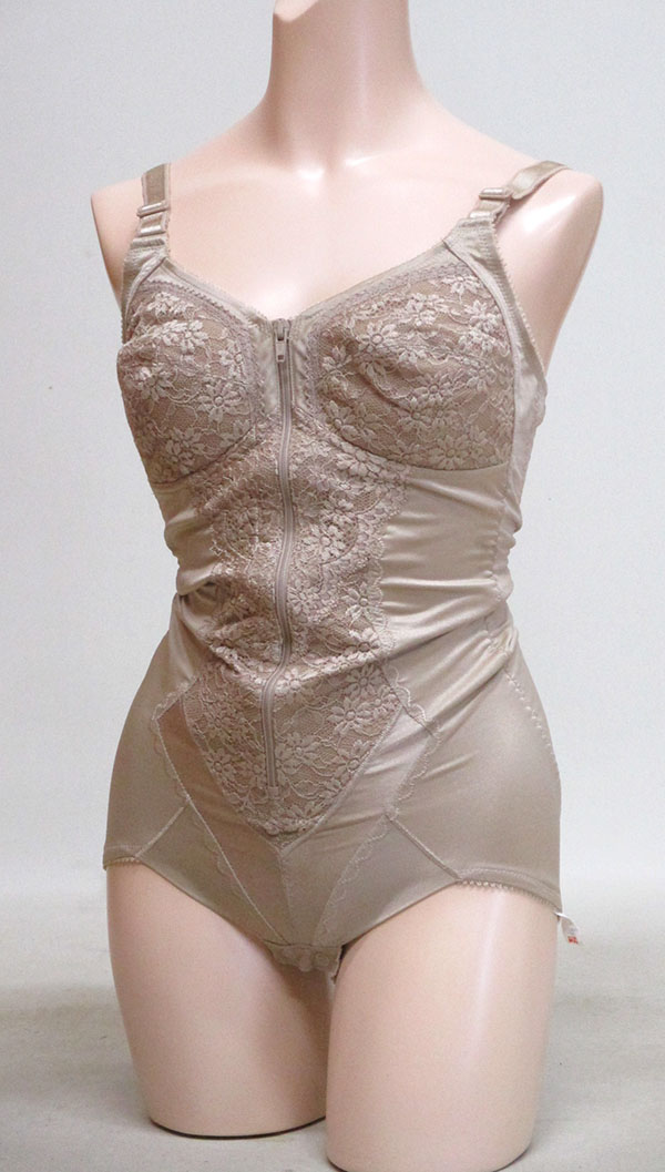 ボディースーツ